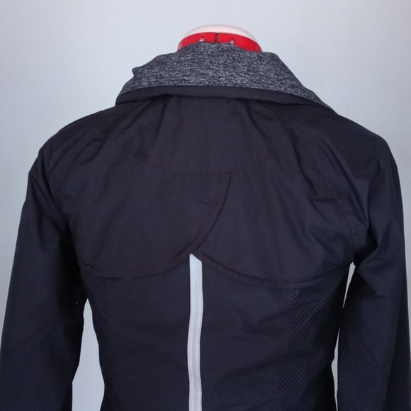 Lululemon Athletica Lightweight Jacket Sz 4 - Picture 10 of 14